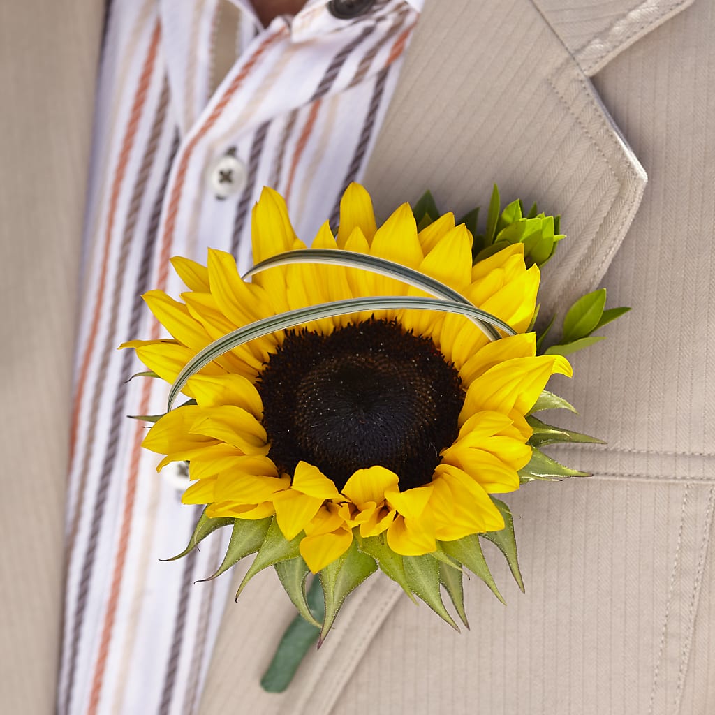 Free Spirit Boutonniere – Homestead Flower Company Inc, Homestead FL